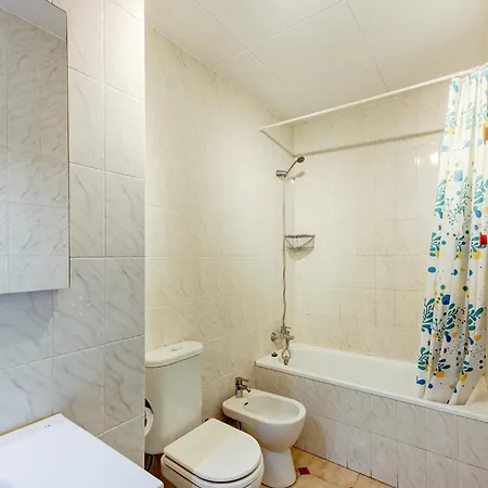 Apartment With Communal Pool *