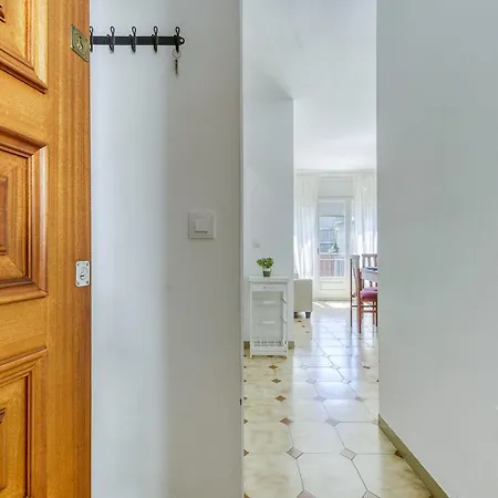 Apartment With Communal Pool