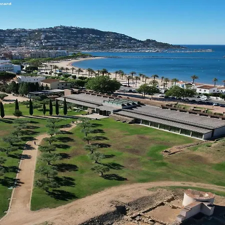 Διαμέρισμα In Near Platja De *